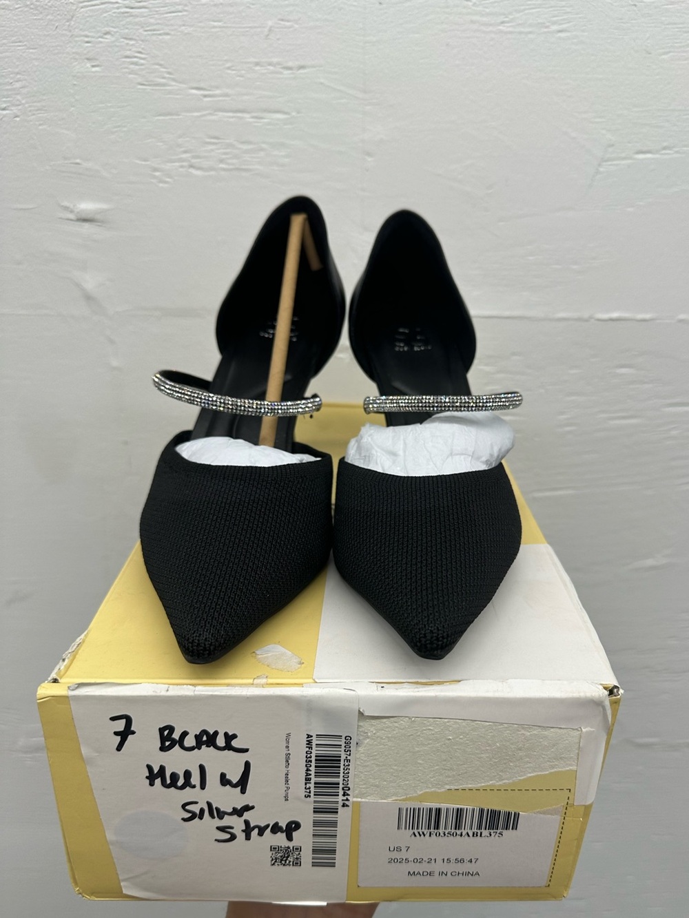 Cosy island black heels with silver strap